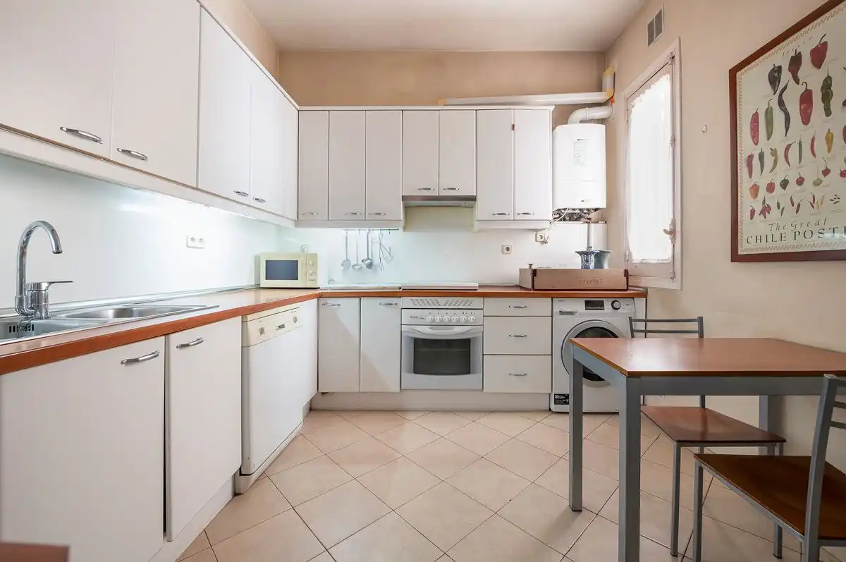 Cuina de Pis en venda en Madrid amb Aire condicionat, Calefacció i Terrassa