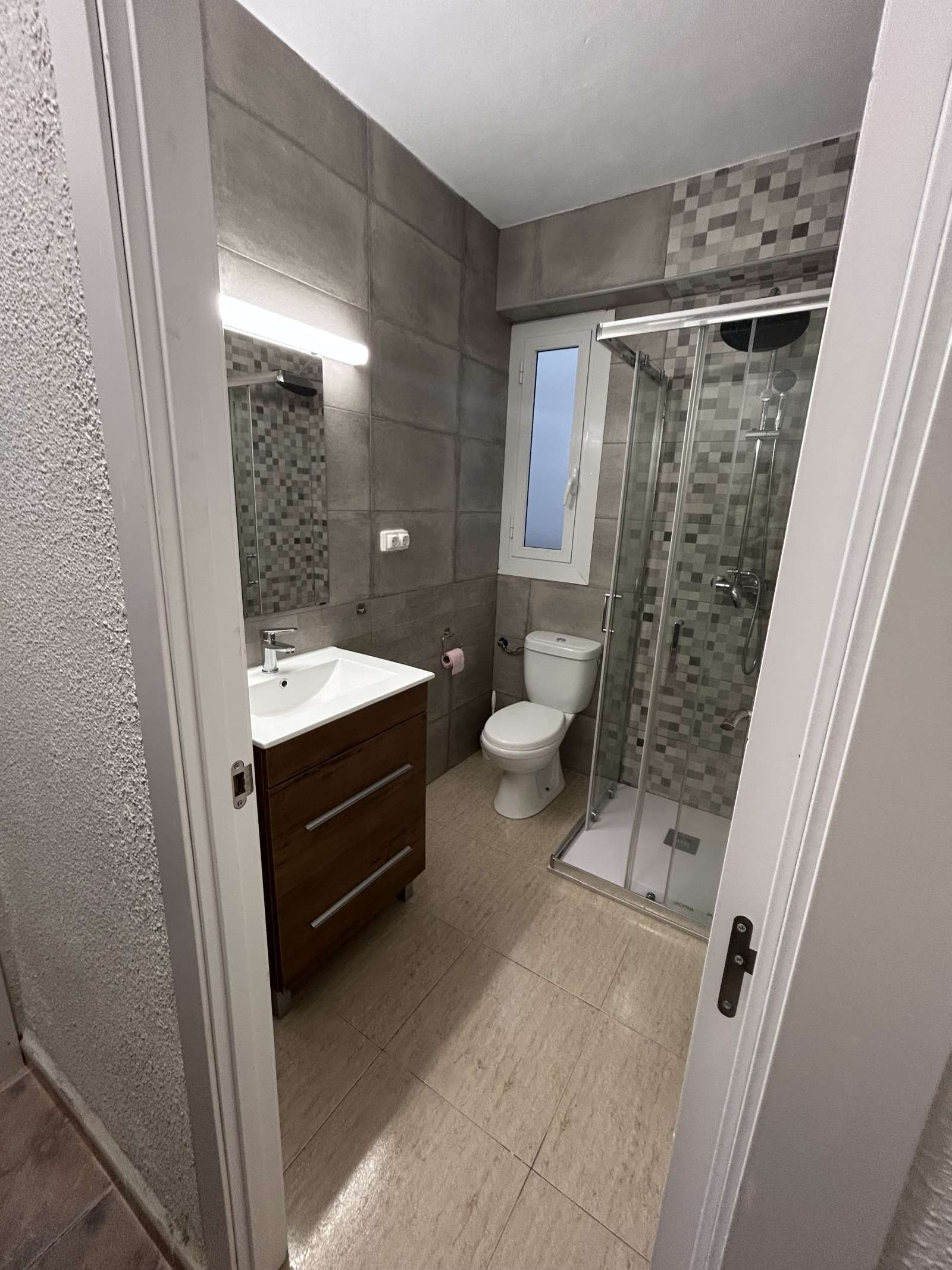 Bathroom of Apartment to share in Alicante / Alacant  with Air Conditioner and Terrace