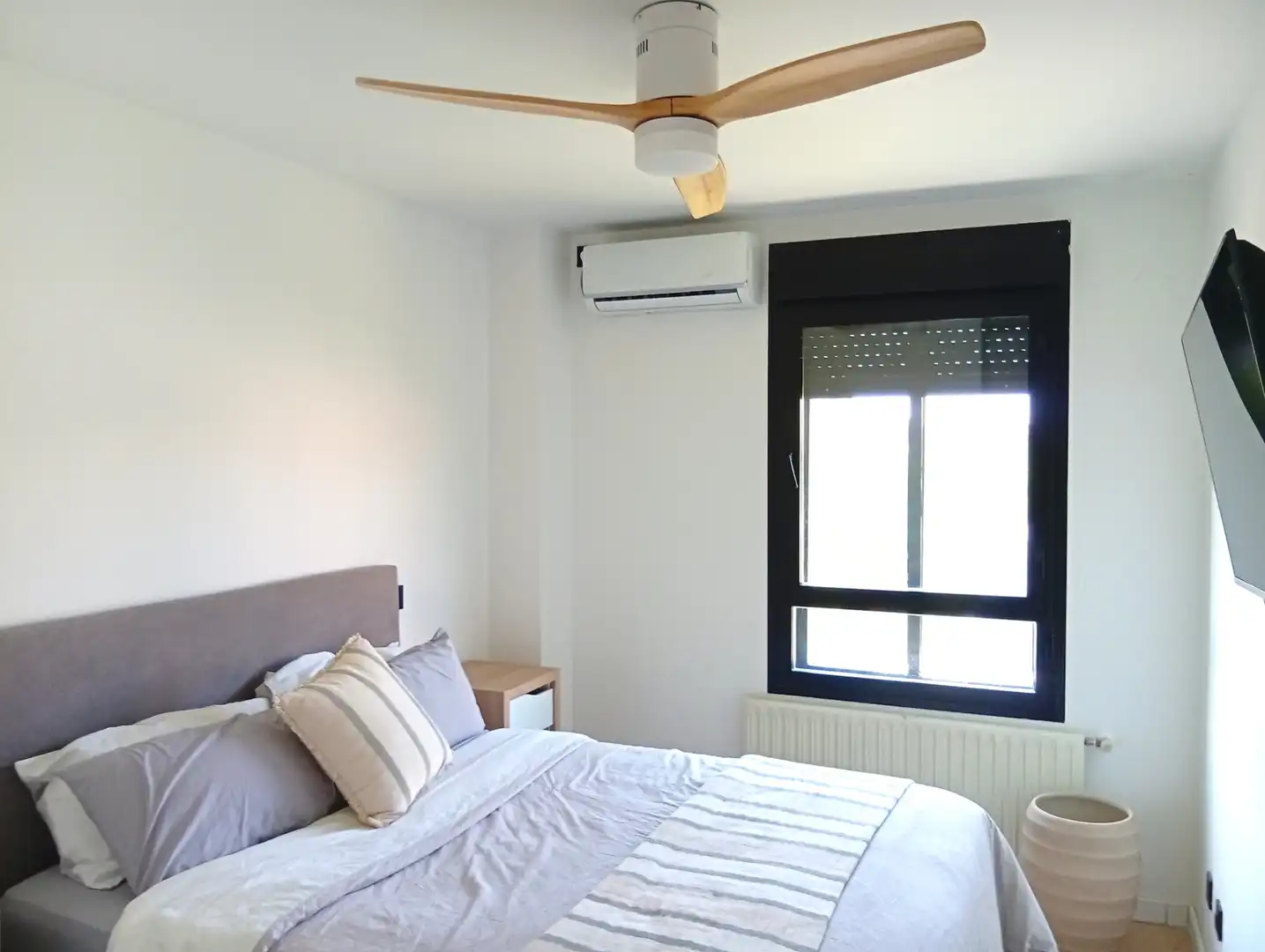 Bedroom of Flat for sale in Madrid  with Air Conditioner, Heating and Storage room