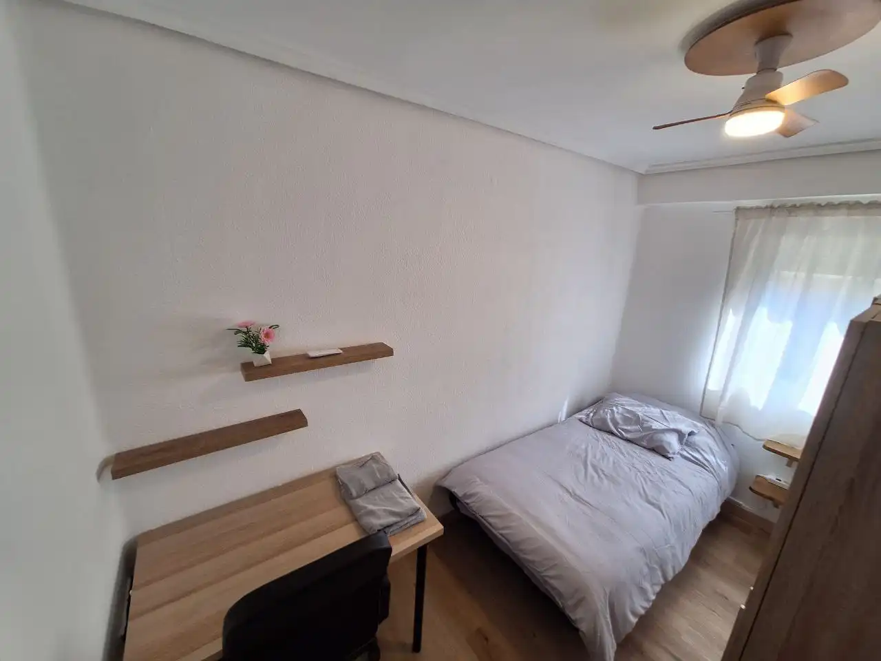 Habitación de Piso de alquiler en Burjassot con Aire acondicionado, Amueblado y Horno