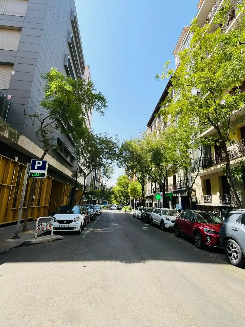 Vista exterior de Estudi de lloguer en Madrid amb Aire condicionat, Calefacció i Moblat
