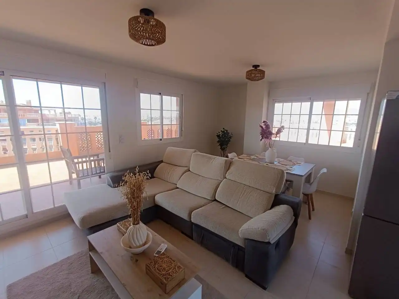 Wohnzimmer von Dachboden zum Verkauf in El Ejido mit Klimaanlage, Heizung und Terrasse