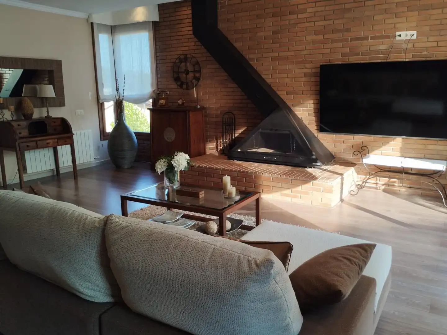 Sala de estar de Casa o chalet en venta en Viladecavalls con Calefacción, Jardín privado y Parquet