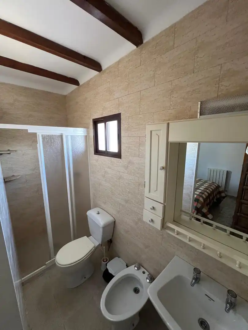 Baño de Casa o chalet de alquiler en Baena con Aire acondicionado, Jardín privado y Terraza