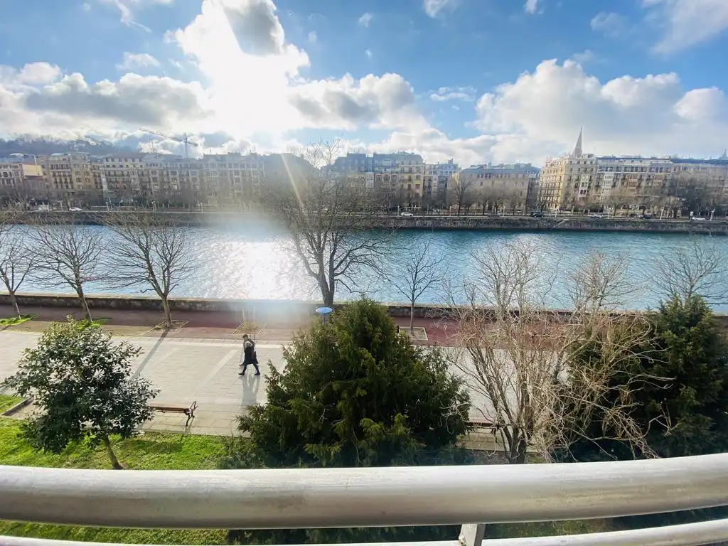 Vista exterior de Piso de alquiler en Donostia - San Sebastián  con Calefacción y Terraza
