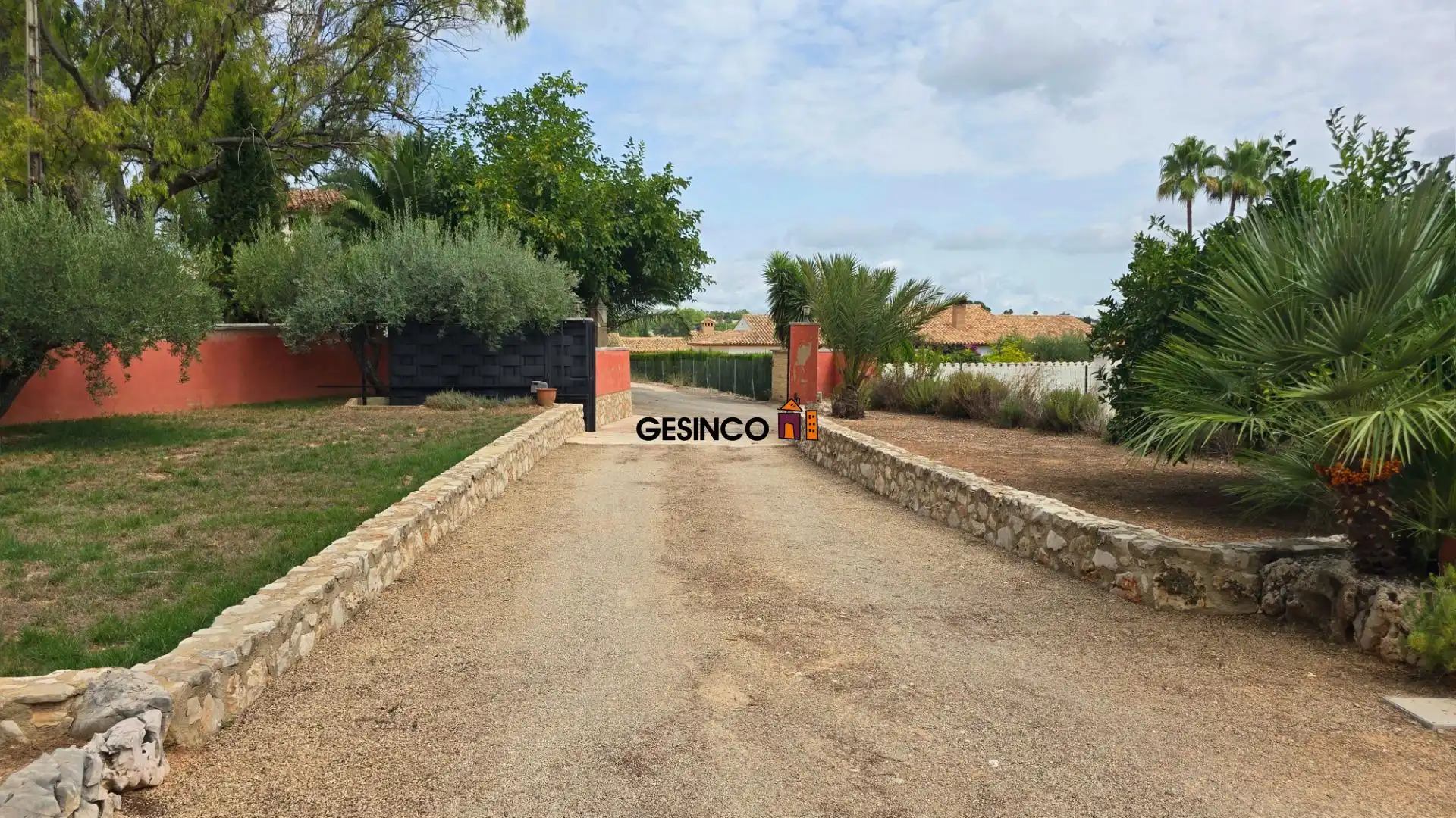 Houses for sale in Ontinyent  with Air Conditioner, Private garden and Storage room