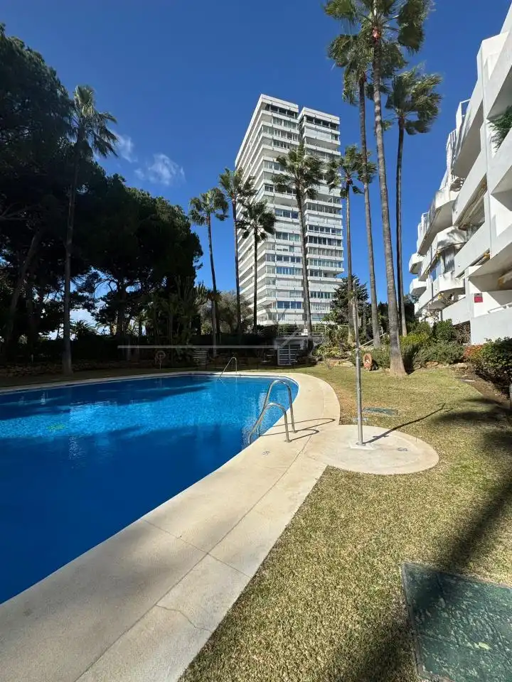Swimming pool of Flat for sale in Marbella  with Air Conditioner, Heating and Terrace