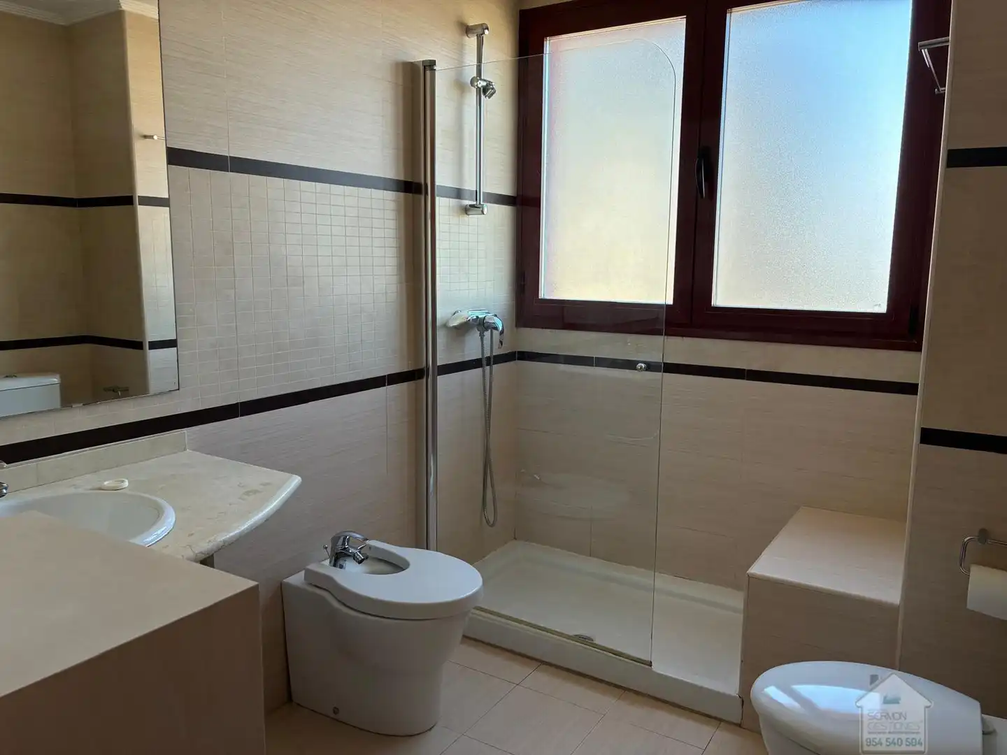 Baño de Piso en venta en Sevilla con Aire acondicionado, Calefacción y Trastero