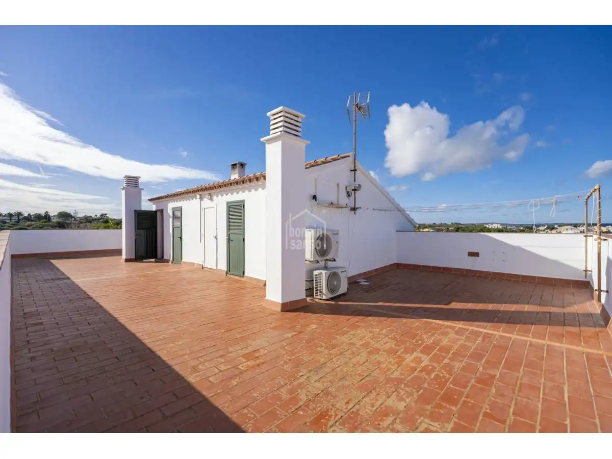 Vista exterior de Apartament en venda en Es Castell amb Terrassa