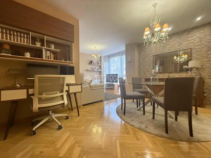 Living room of Flat for sale in  Madrid Capital  with Air Conditioner, Heating and Community pool
