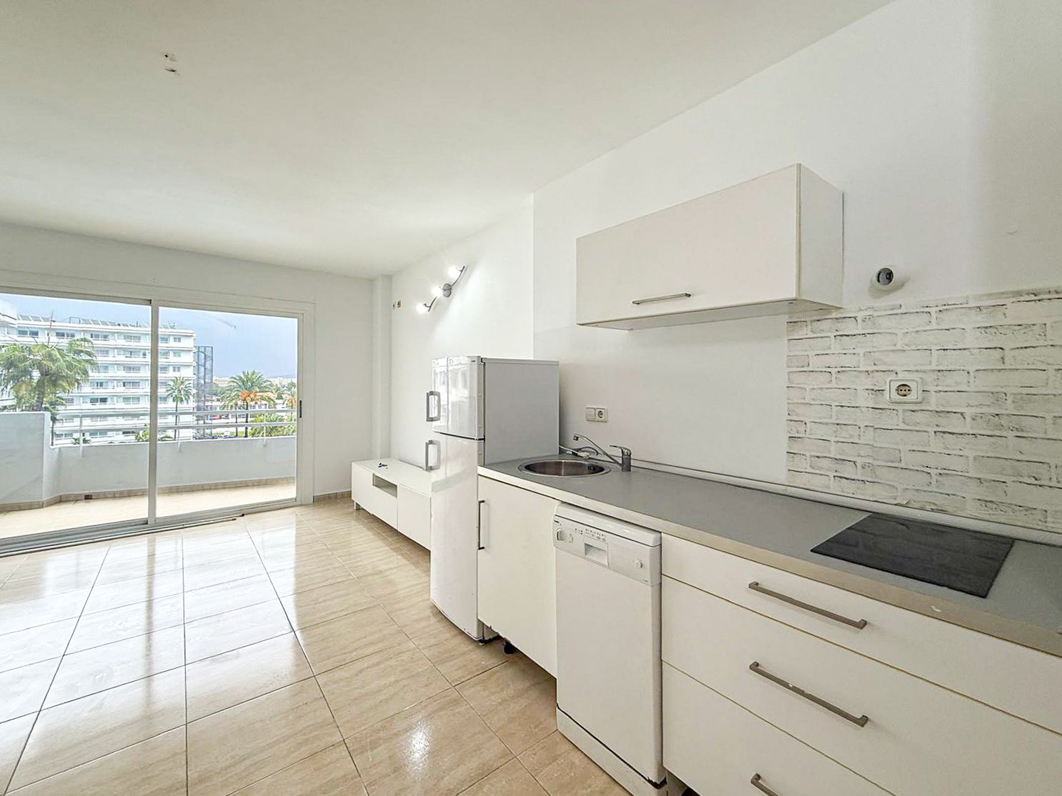 Kitchen of Study for sale in Alcúdia  with Air Conditioner, Heating and Microwave