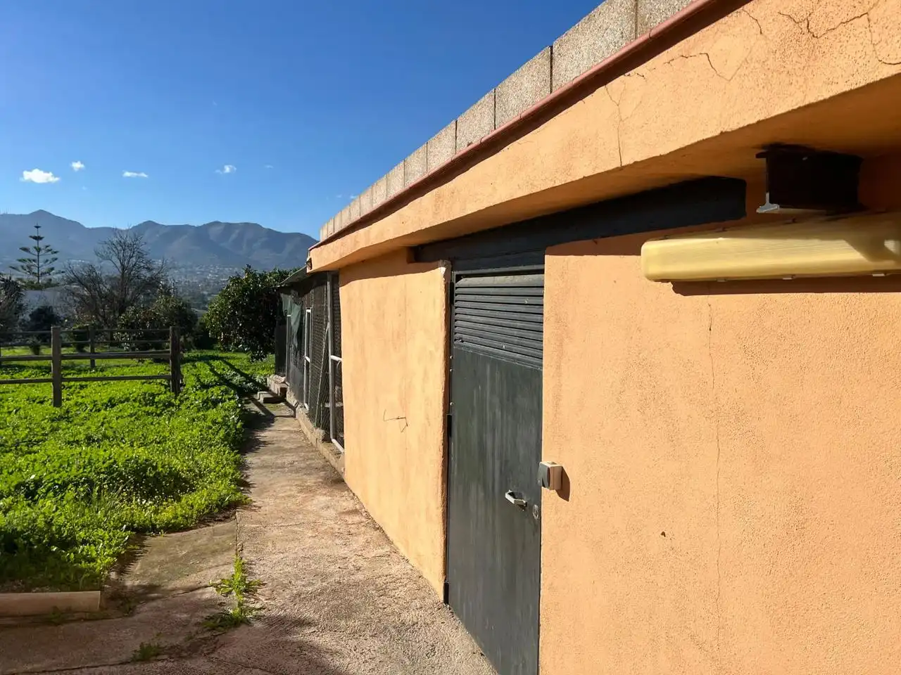 Vista exterior de Finca rústica en venda en Alhaurín de la Torre amb Terrassa, Traster i Alarma