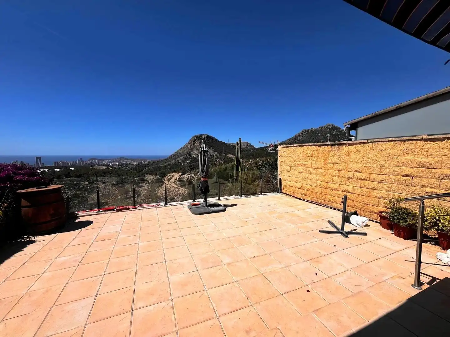 Terrasse von Erdgeschoss zum Verkauf in La Nucia mit Klimaanlage, Heizung und Privatgarten