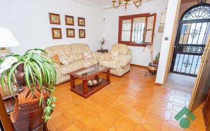 Sala d'estar de Casa adosada en venda en Algeciras