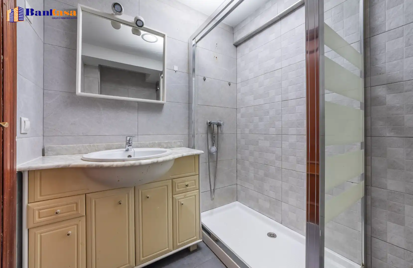 Baño de Piso en venta en Málaga con Aire acondicionado