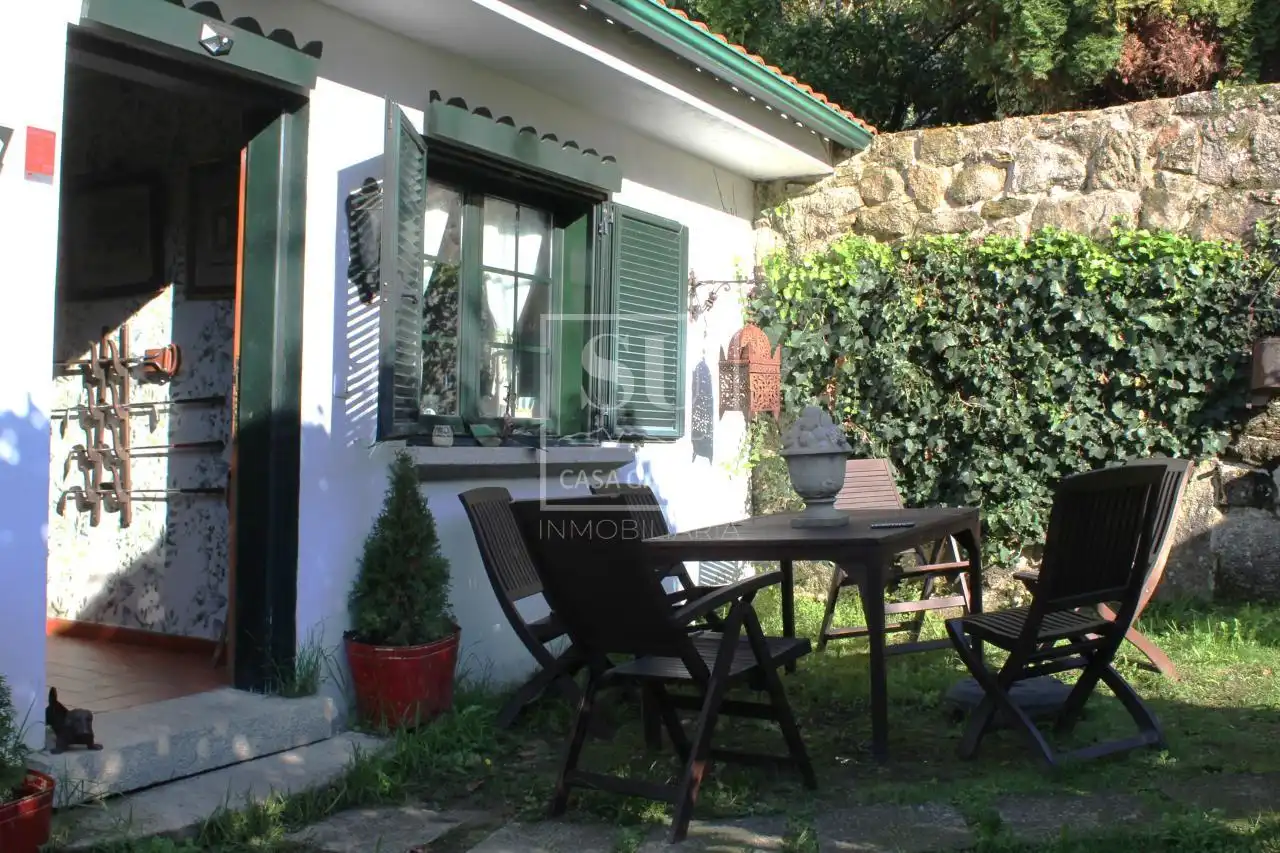 Vista exterior de Casa o xalet en venda en Gondomar amb Calefacció, Jardí privat i Moblat