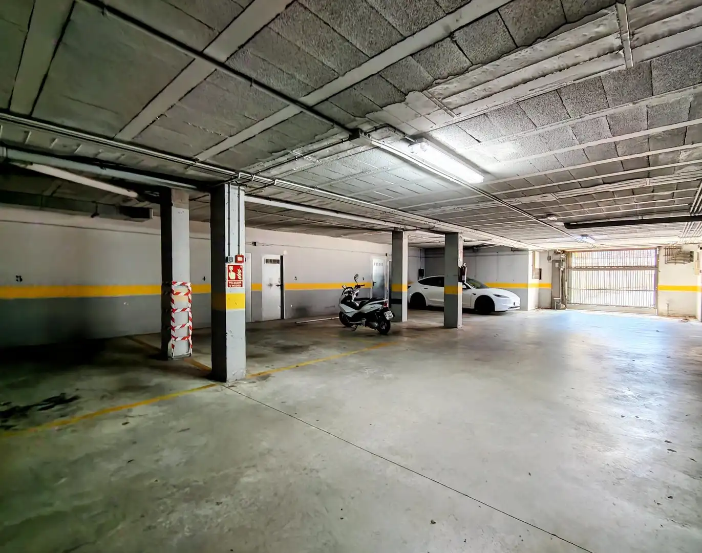 Parking de Casa adosada en venta en Tarragona con Aire acondicionado, Calefacción y Jardín privado