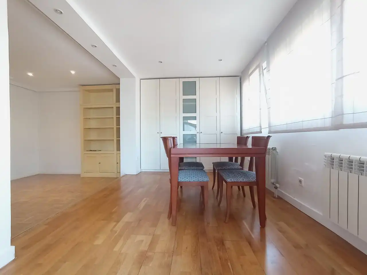 Menjador de Àtic de lloguer en Madrid amb Aire condicionat, Calefacció i Parquet