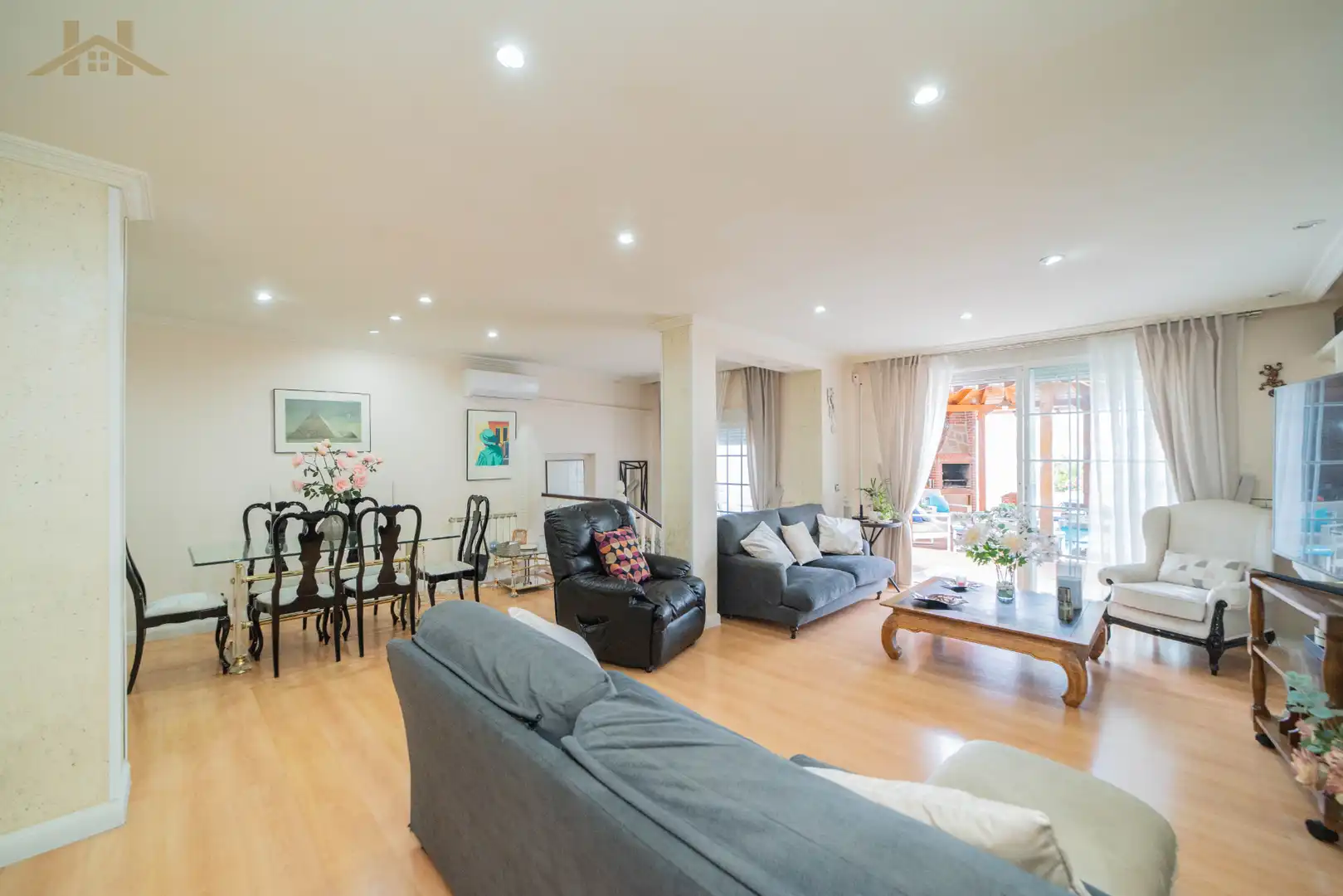 Sala de estar de Casa adosada en venta en Rivas-Vaciamadrid con Aire acondicionado, Calefacción y Jardín privado