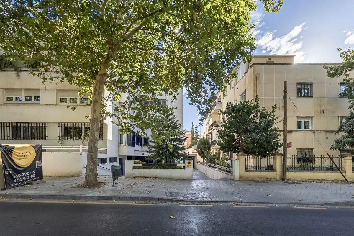 Vista exterior de Piso en venta en Granada con Aire acondicionado, Calefacción y Trastero