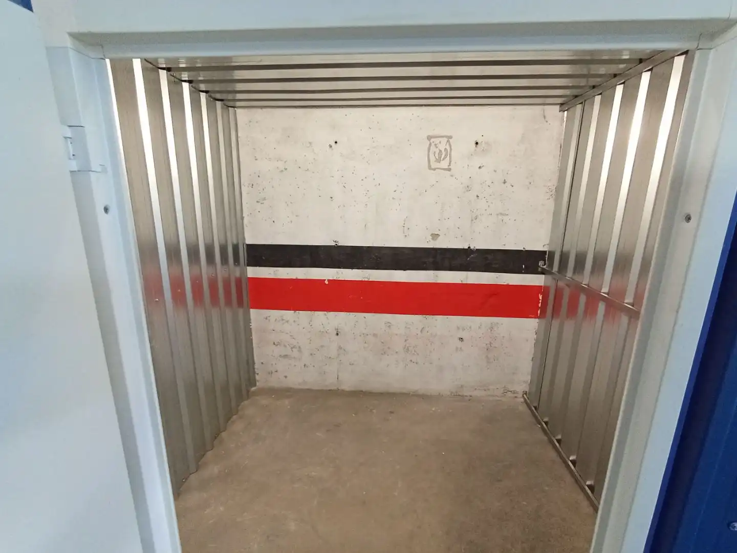 Parking of Storage room for rent in Toledo  with Alarm