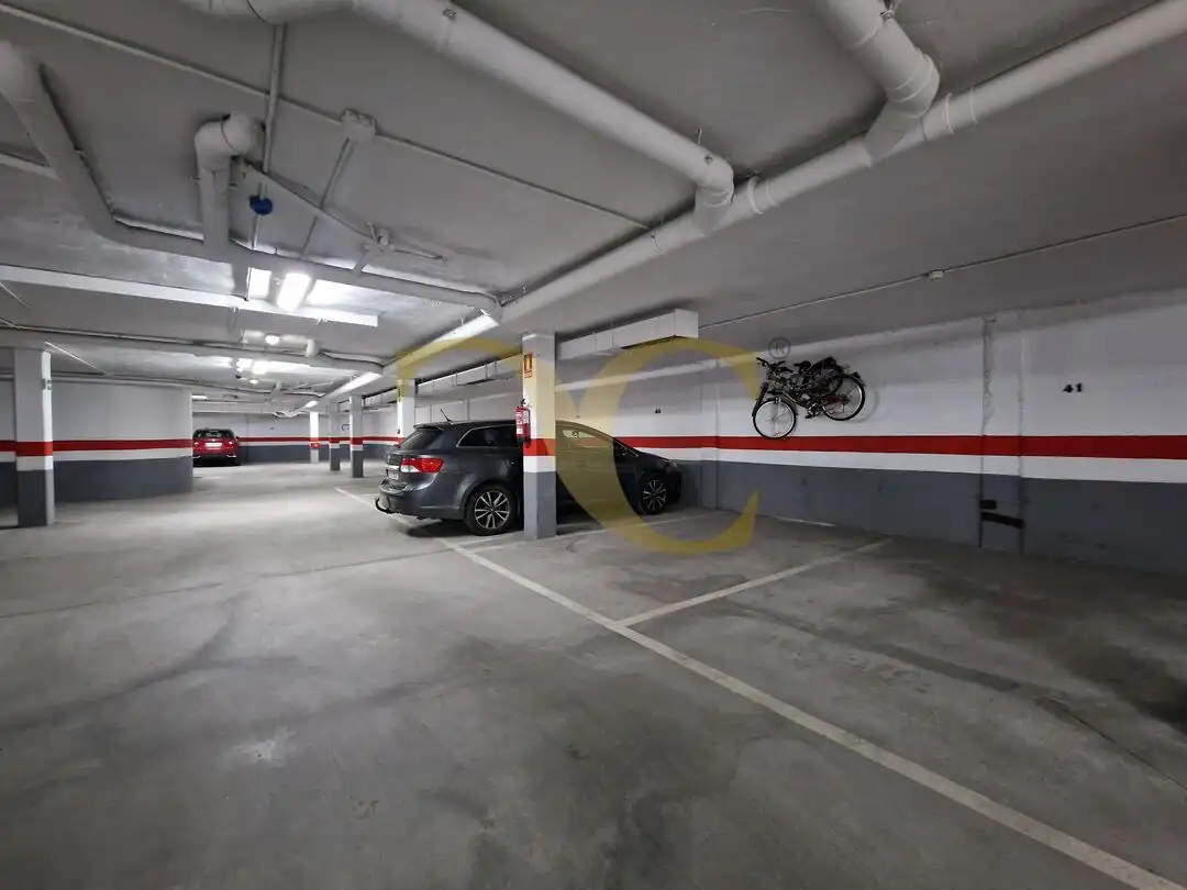 Parking de Piso en venta en Llanes con Calefacción, Terraza y Amueblado