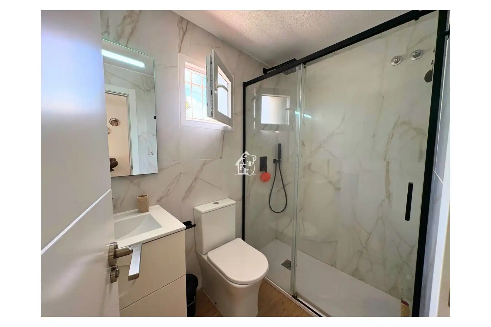 Baño de Planta baja en venta en Torrevieja con Aire acondicionado, Jardín privado y Terraza