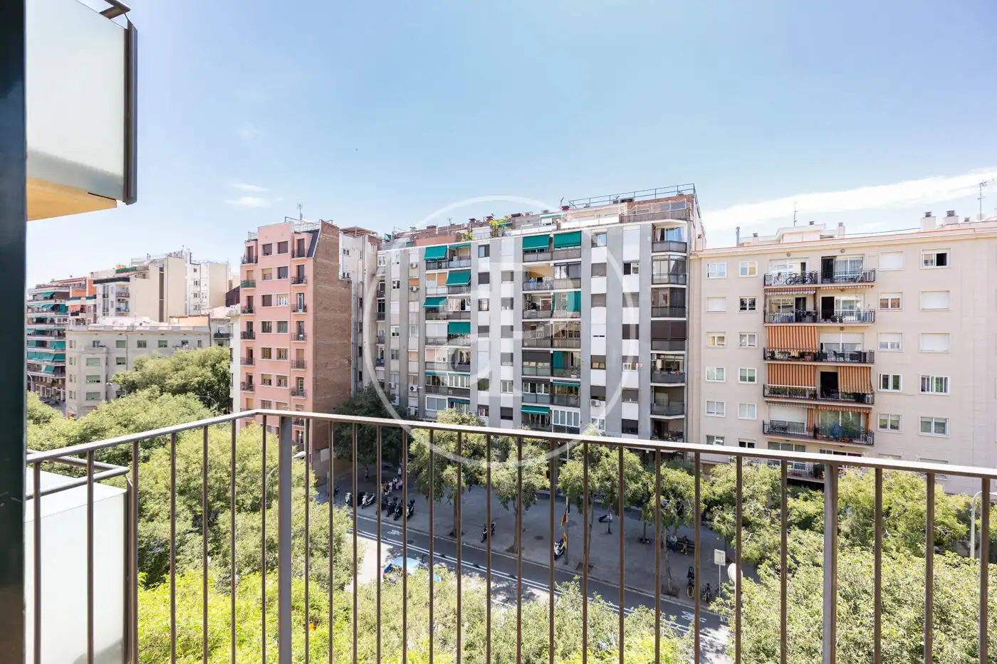 Außenansicht von Wohnung zum Verkauf in Barcelona mit Klimaanlage, Heizung und Balkon
