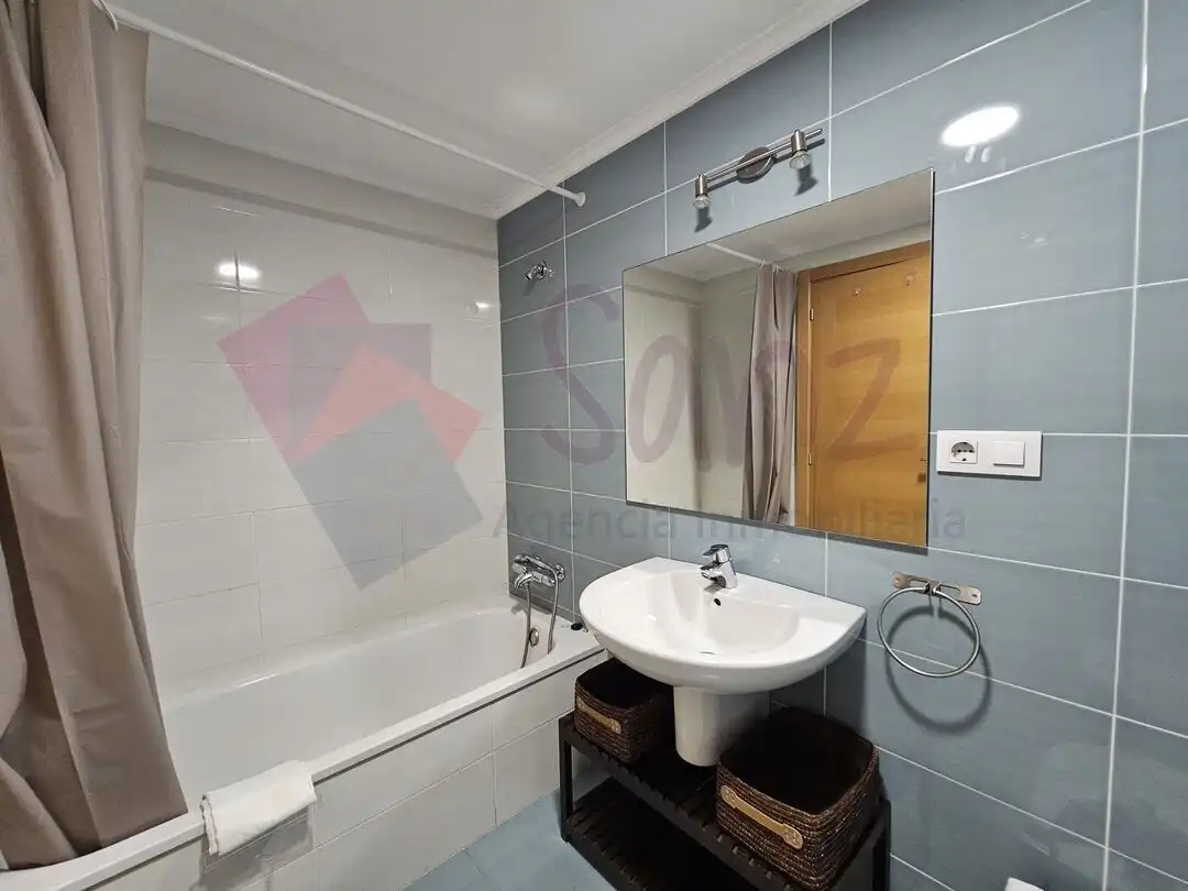 Baño de Apartamento de alquiler en Lardero con Aire acondicionado, Calefacción y Jardín privado