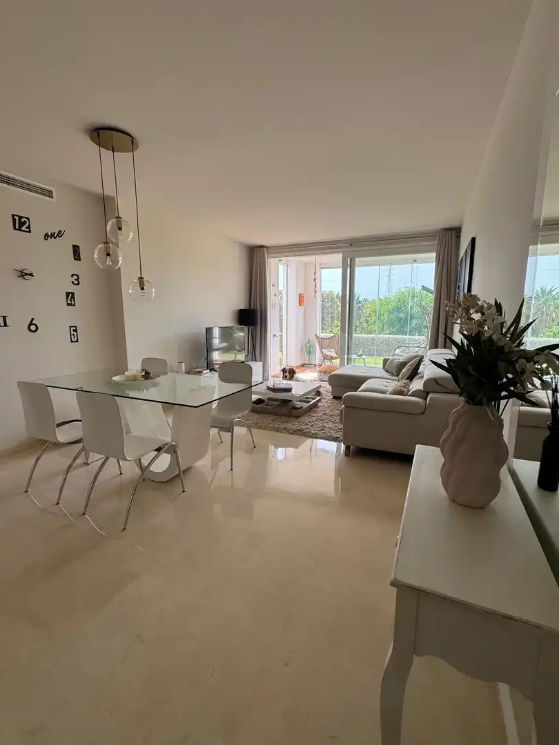 Sala de estar de Planta baja en venta en Casares con Aire acondicionado, Jardín privado y Terraza
