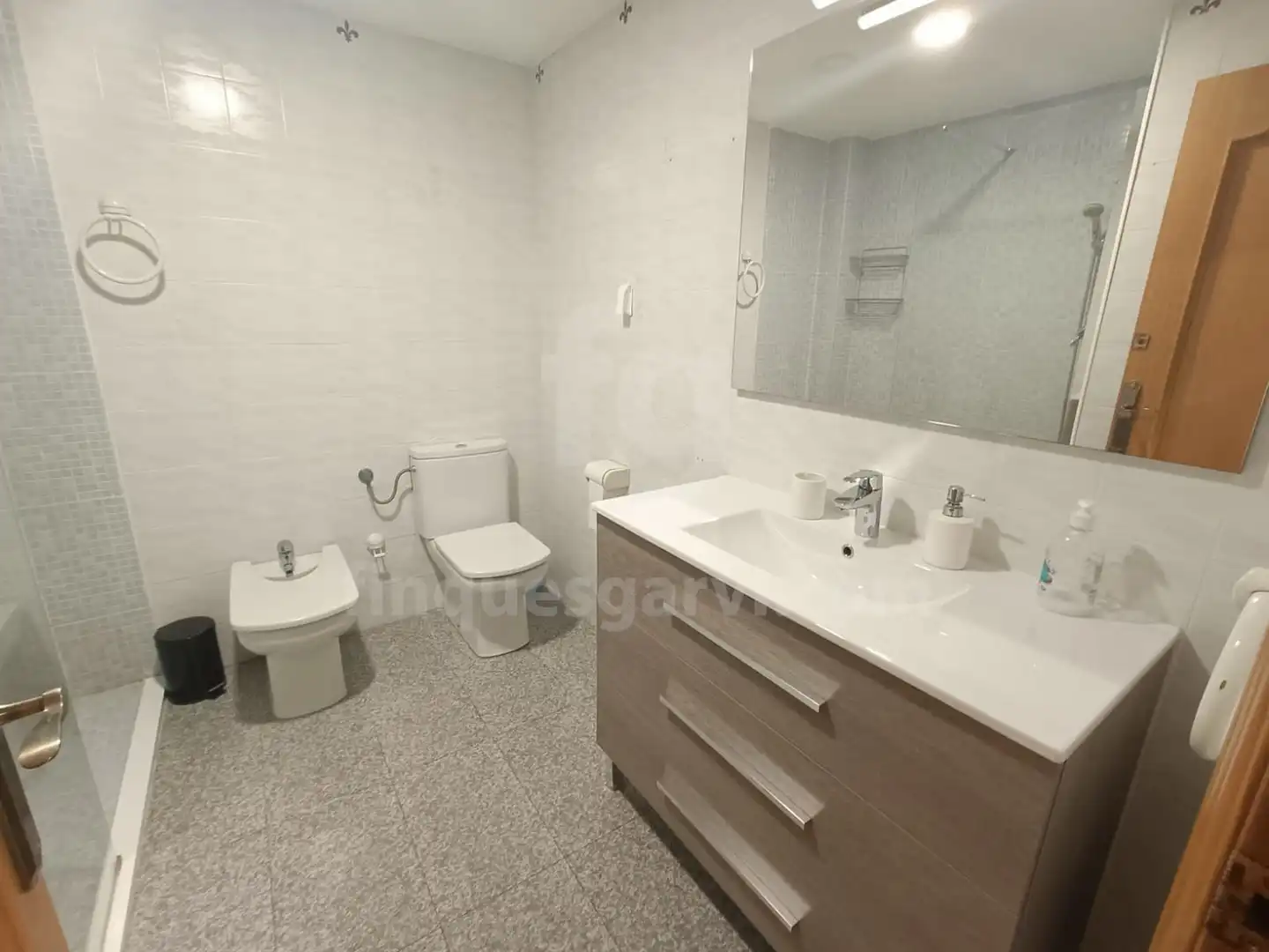 Badezimmer von Wohnung zur Miete in L'Hospitalet de Llobregat mit Klimaanlage und Balkon