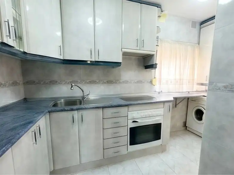 Piso en venta en Calle de Navalmoral de la Mata, Las Águilas