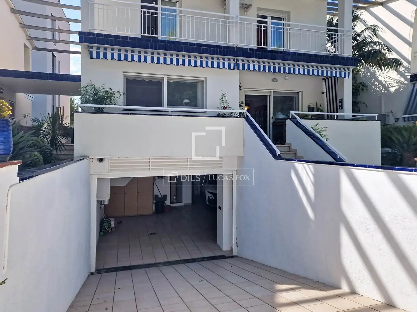 Exterior view of Houses for sale in Vilanova i la Geltrú  with Air Conditioner, Heating and Private garden
