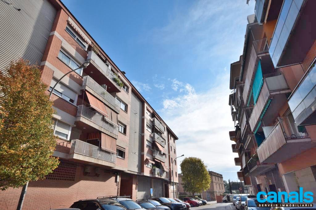 Exterior view of Premises for sale in Cerdanyola del Vallès