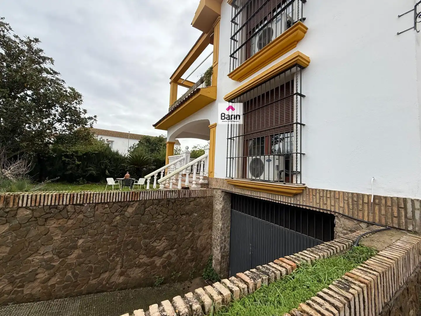 Vista exterior de Casa o xalet en venda en Córdoba amb Jardí privat, Terrassa i Traster