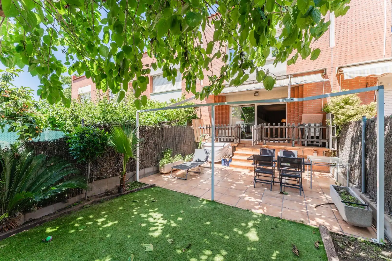 Terrassa de Casa adosada en venda en Parets del Vallès amb Calefacció, Jardí privat i Parquet