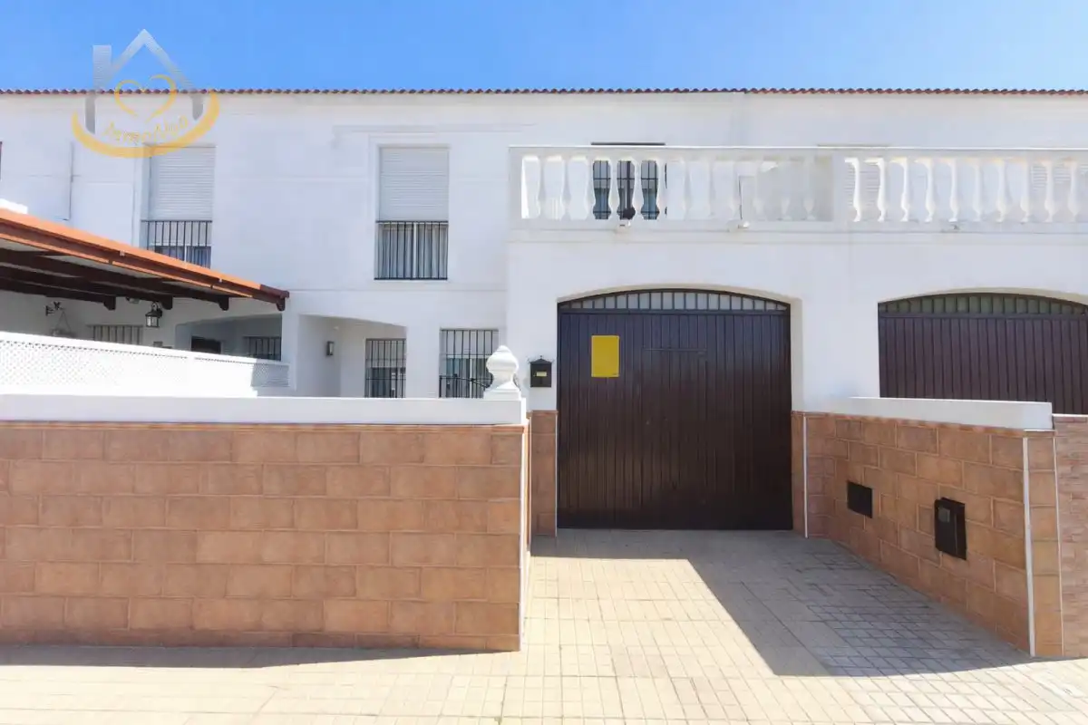Casa adosada en venta en Lepe
