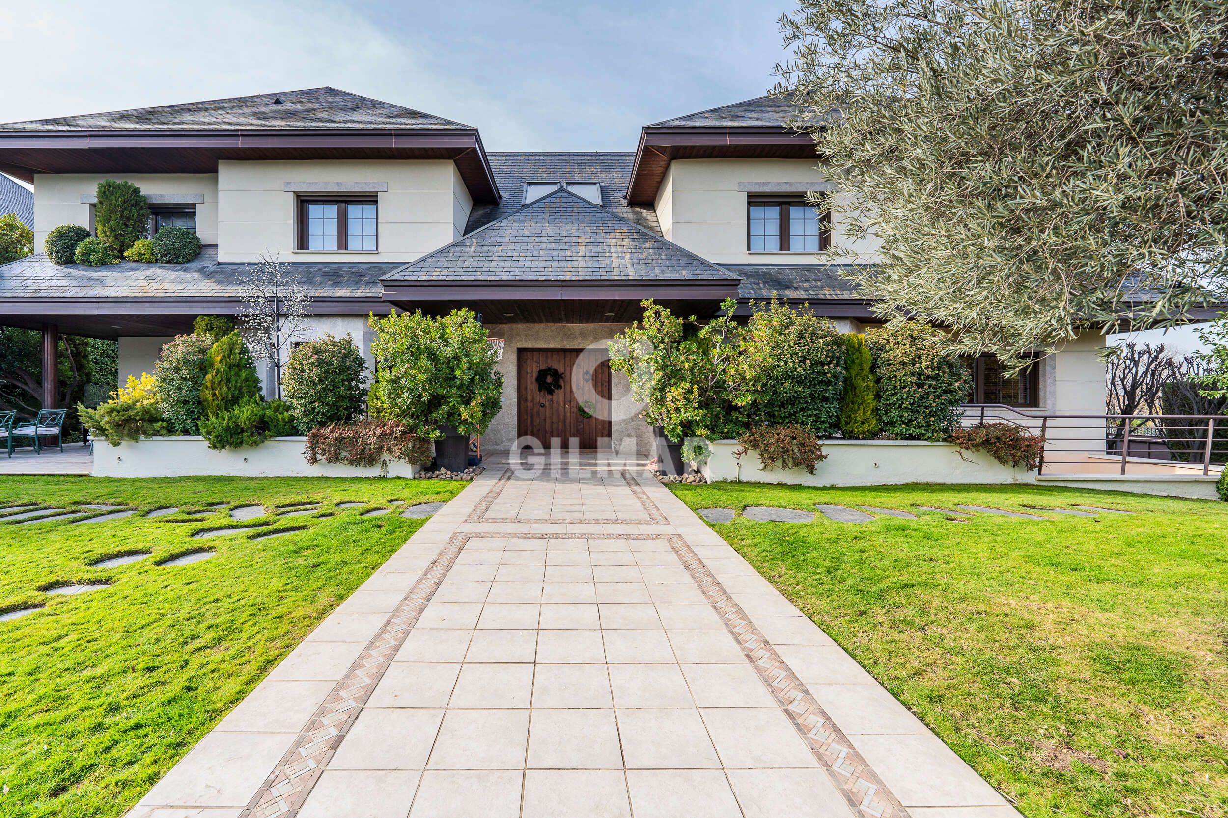 Vista exterior de Casa o xalet en venda en  Madrid Capital amb Calefacció, Jardí privat i Piscina