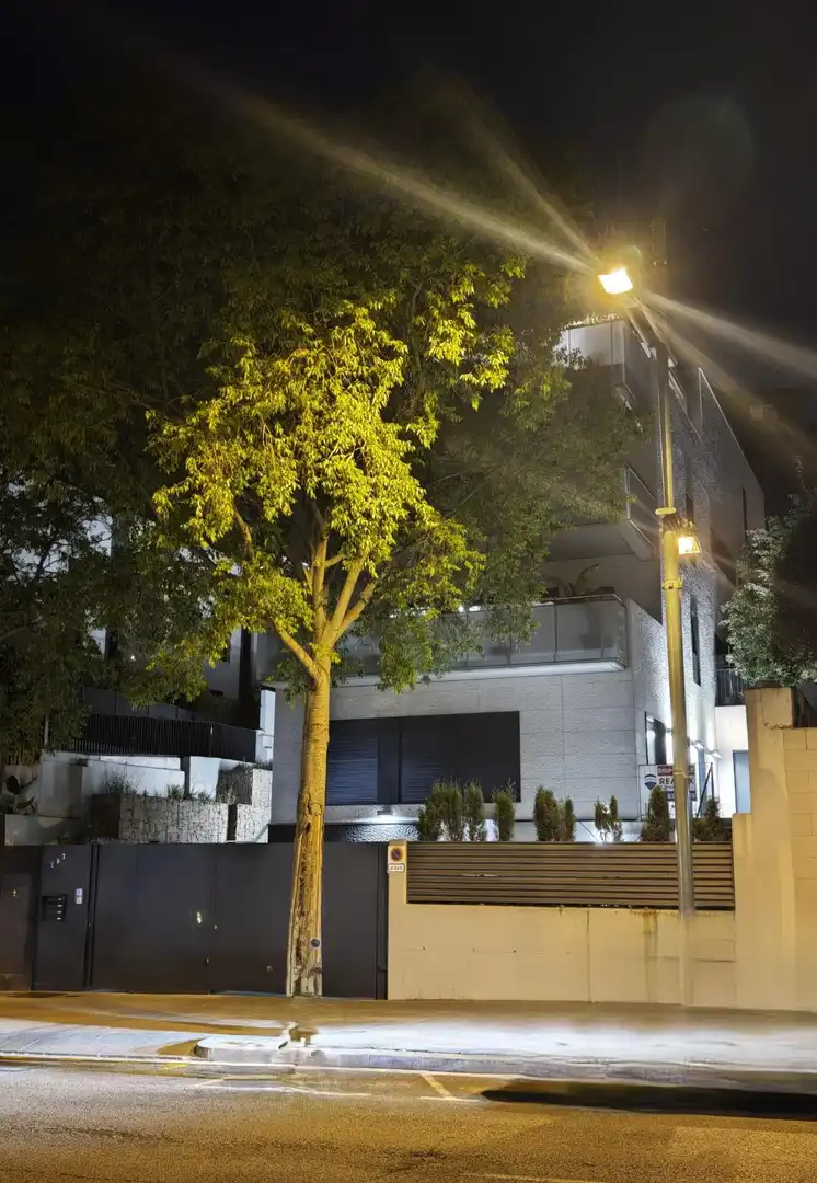 Vista exterior de Piso en venta en  Barcelona Capital con Aire acondicionado, Jardín privado y Parquet