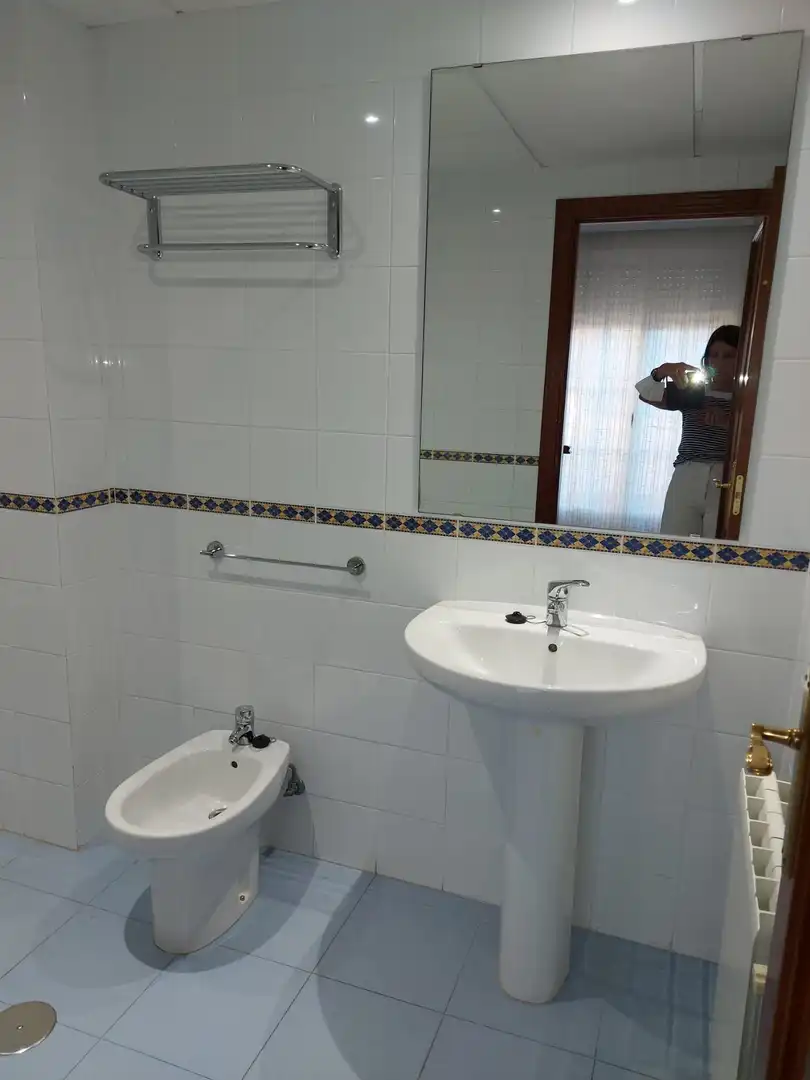 Badezimmer von Maisonette zur Miete in Badajoz mit Klimaanlage, Heizung und Terrasse