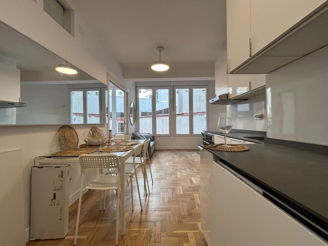 Flat for sale in C. de Sánchez Barcáiztegui, Pacífico