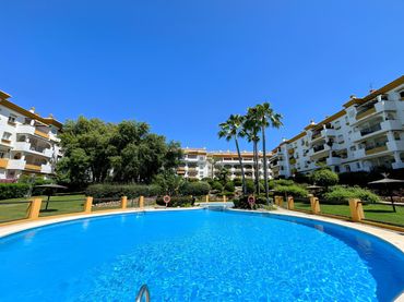 Bajo con piscina en venta en Milla de Oro