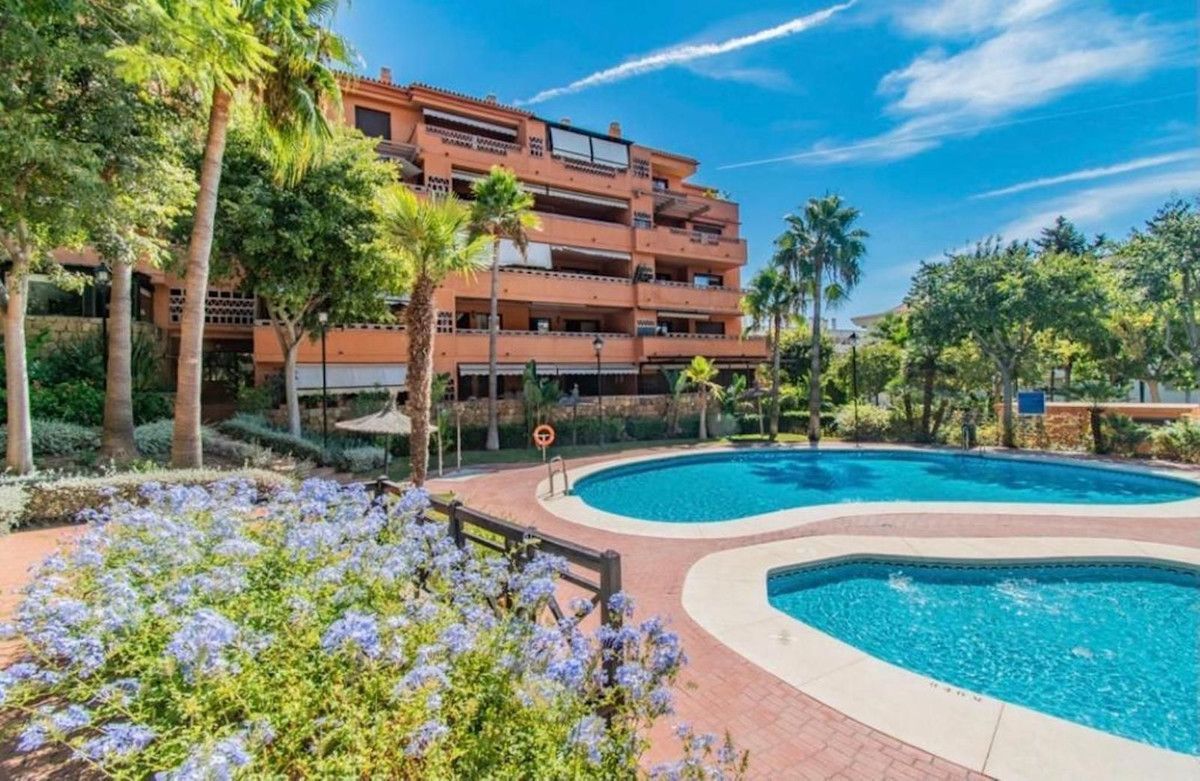 Exterior view of Attic to rent in Marbella  with Air Conditioner, Heating and Terrace