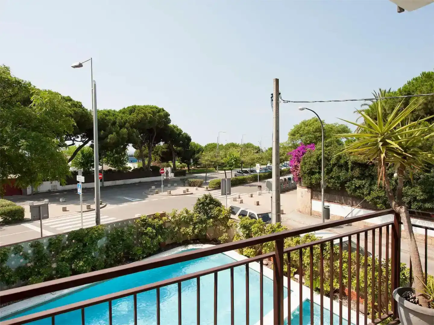 Außenansicht von Wohnung zur Miete in Castelldefels mit Klimaanlage, Schwimmbad und Balkon