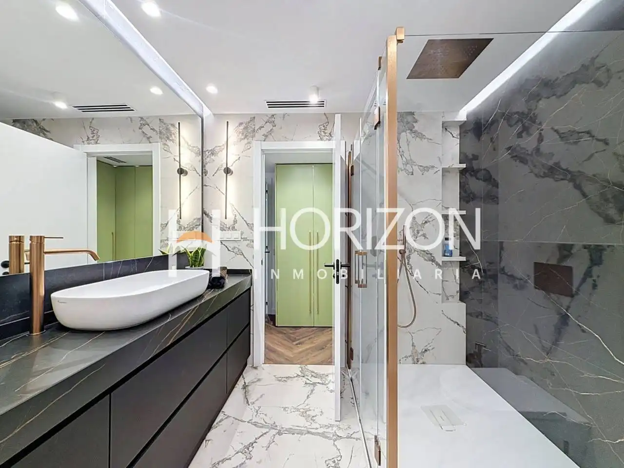 Bathroom of Flat for sale in Barcelona  with Air Conditioner, Heating and Parquet flooring