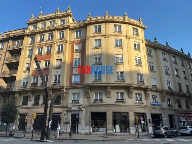 Vista exterior de Piso en venta en Gijón  con Calefacción