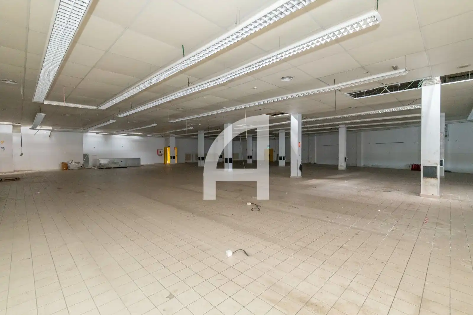 Industrial buildings for rent in Girona