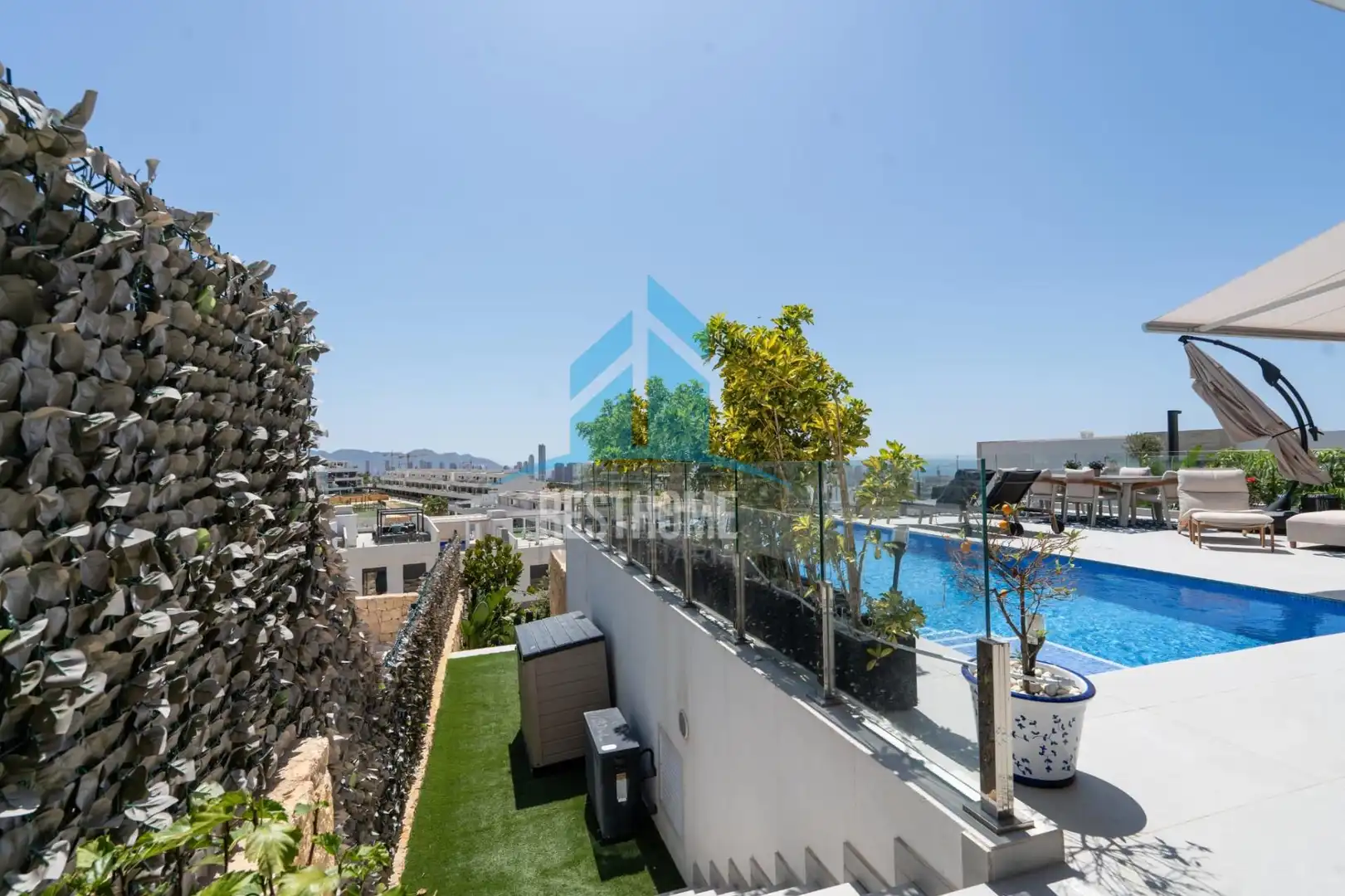 Terrassa de Casa o xalet en venda en Finestrat amb Aire condicionat, Calefacció i Jardí privat