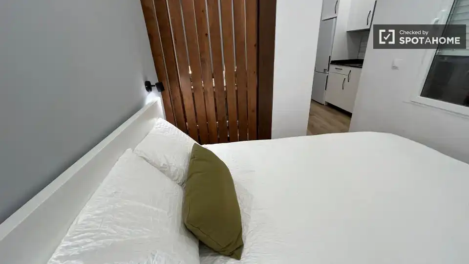 Dormitori de Apartament per a compartir en Madrid amb Aire condicionat, Calefacció i Terrassa