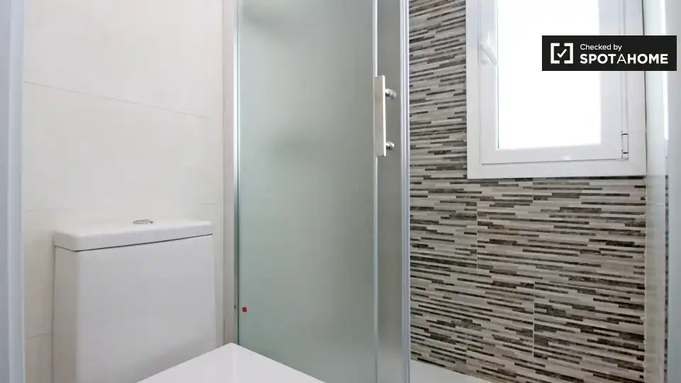Room in La Verneda i la Pau